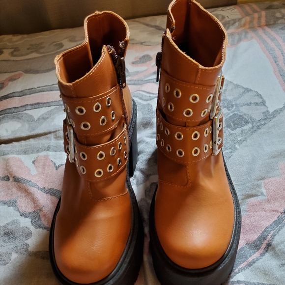 Ankle boots - Picture 2 of 3